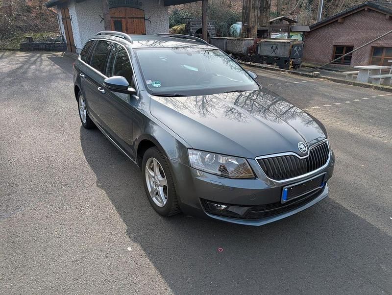 Gebraucht Skoda Octavia 179 PS (131 kW) 2015 Grau Kleinwagen