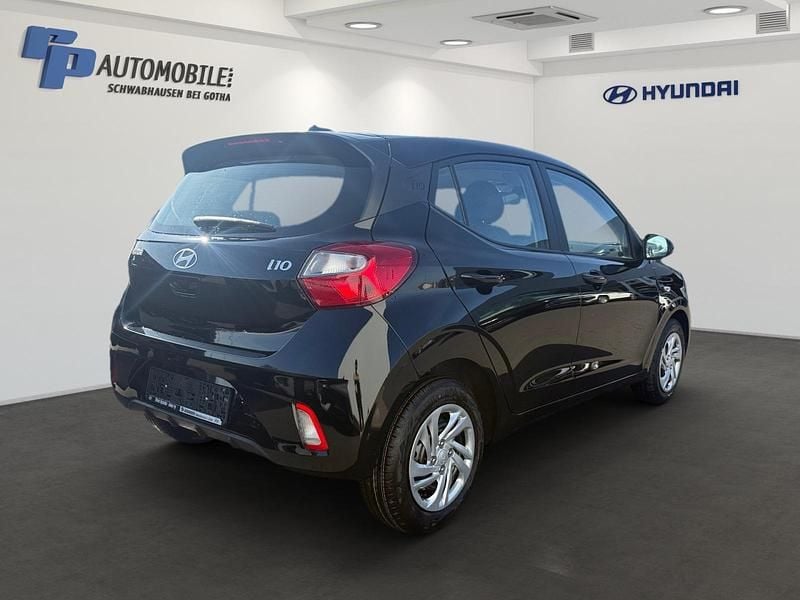 Gebraucht Hyundai i10 Select 63 PS (46 kW) 2024 Schwarz Kleinwagen