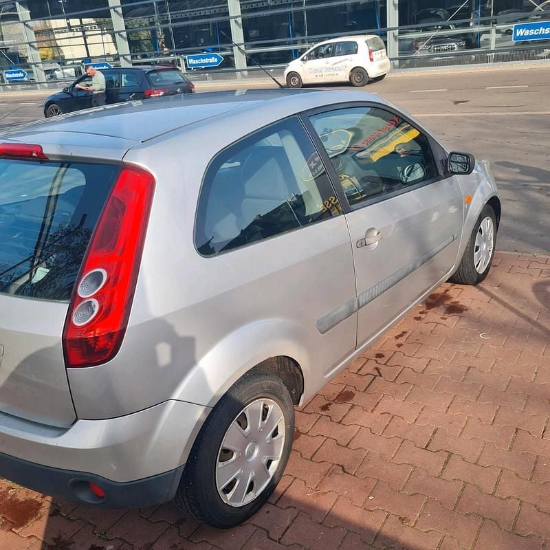 Gebraucht Ford Fiesta 75 PS (55 kW) 2006 Grau Kleinwagen