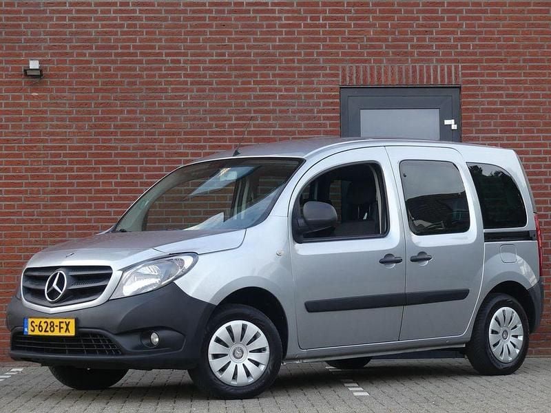 Grau Gebraucht 2020 Mercedes Citan 109 Van / Kleinbus | 12.213 € (Fairer Preis) - Bild 1/4