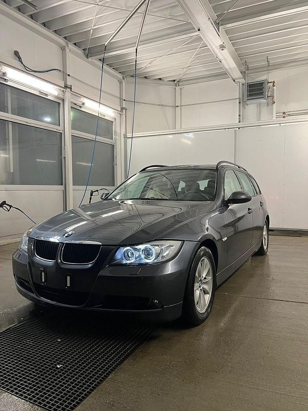 Gebraucht BMW 320 163 PS (119 kW) 2005 Grau Kombi