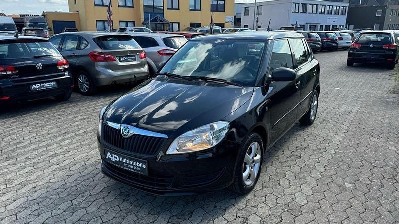 Schwarz Gebraucht 2011 Skoda Fabia Special Limousine | 4.000 € (Fairer Preis) - Bild 1/4