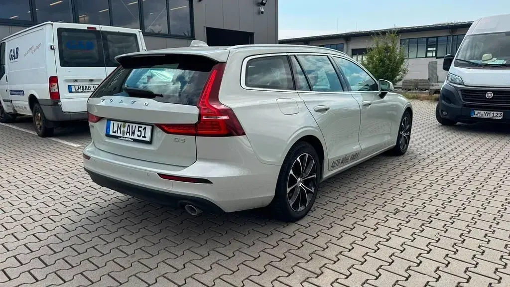 Gebraucht Volvo V60 Momentum 150 PS (110 kW) 2020 Grau Kombi