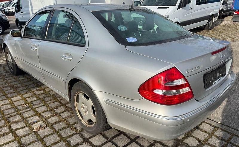 Gebraucht Mercedes E320 Elegance 224 PS (164 kW) 2003 Silber Limousine