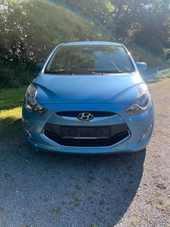 Gebraucht Hyundai ix20 Style 125 PS (91 kW) 2014 Blau Kleinwagen