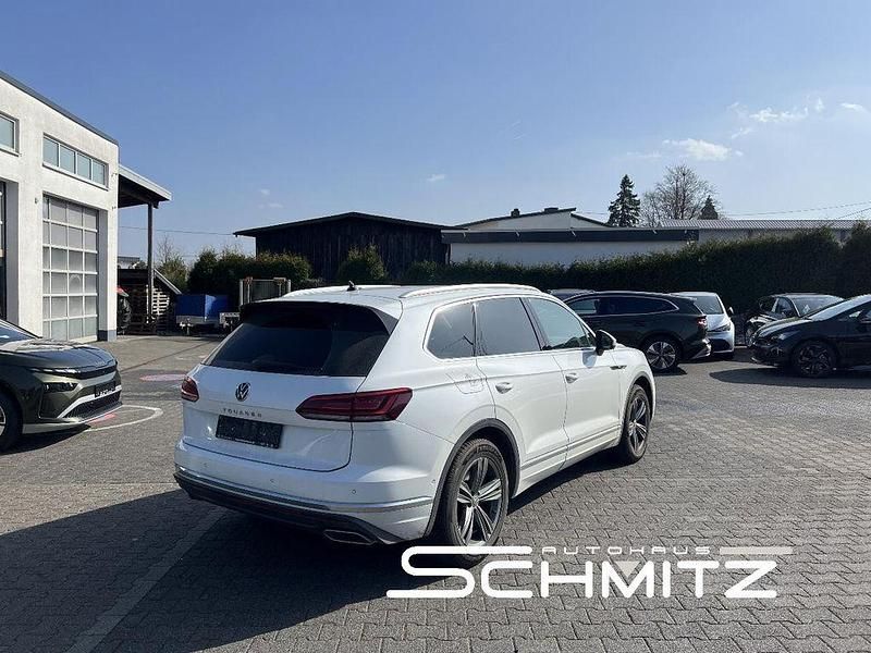 Gebraucht VW Touareg 231 PS (169 kW) 2023 Weiß SUV