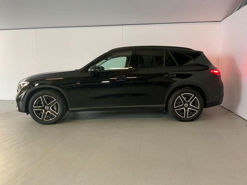 Gebraucht Mercedes GLC300 AMG line 269 PS (197 kW) 2024 Metalliclack obsidianschwarz SUV