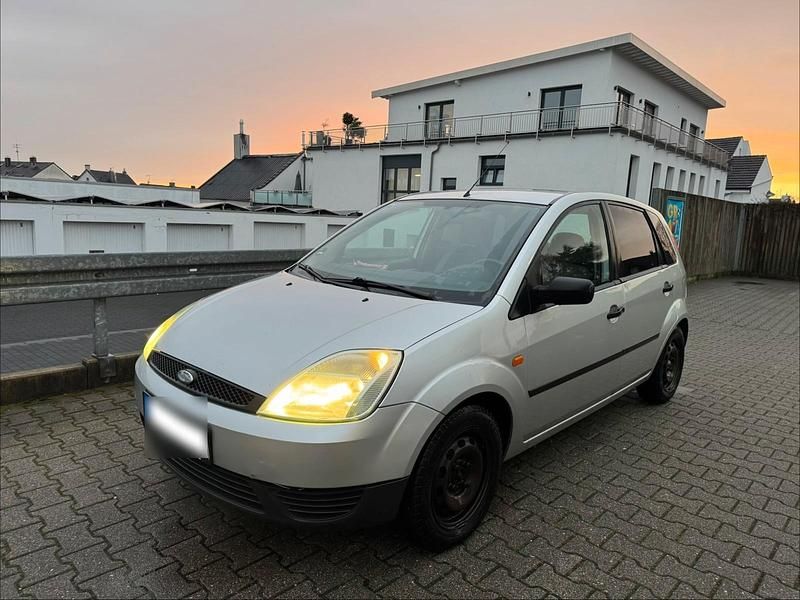 Gebraucht Ford Fiesta 101 PS (74 kW) 2002 Silber Kleinwagen
