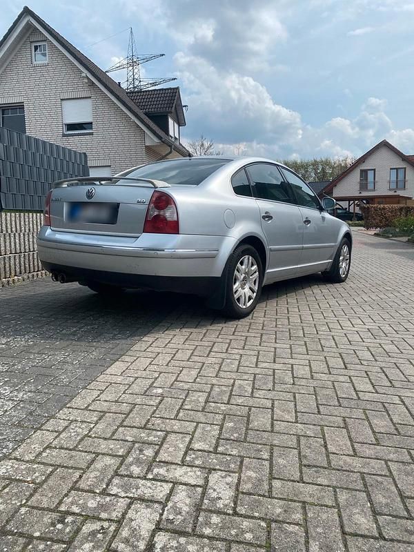 Usata VW Passat 115 CV (84 kW) 2003 Argento Berlina