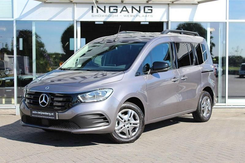 Grau Gebraucht 2024 Mercedes EQT200 Style Van / Kleinbus | 26.799 € - Bild 1/4