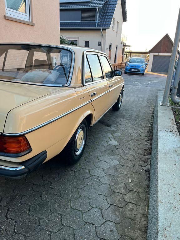 Gebraucht Mercedes 200 109 PS (80 kW) 1983 Beige Limousine