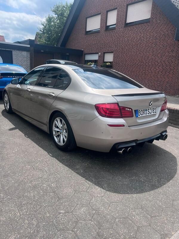 Grau Gebraucht 2011 BMW 525 M Sport Limousine | 12.950 € - Bild 1/4