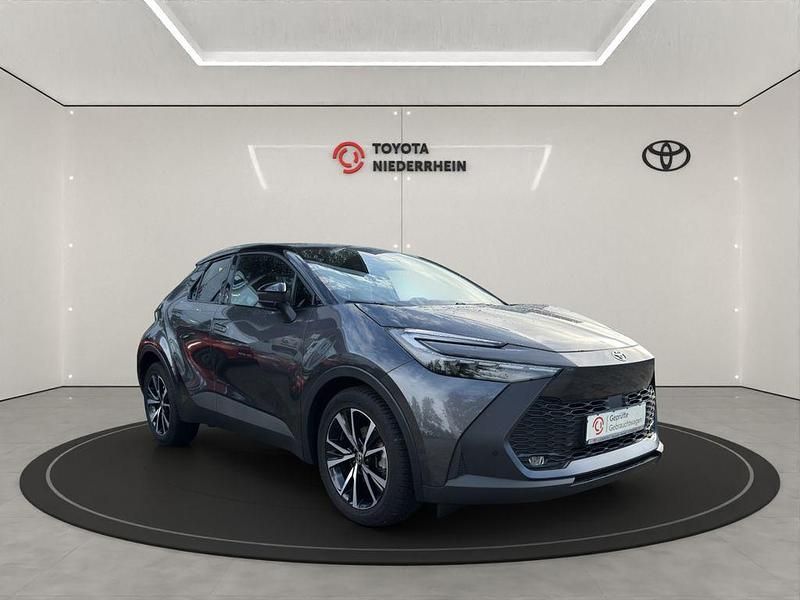 Gebraucht Toyota C-HR Team 140 PS (102 kW) 2024 Grey metallic / black SUV