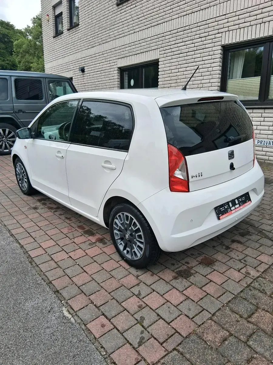Używany Seat Mii Chic 60 KM (44 kW) 2019 Biały Hatchback