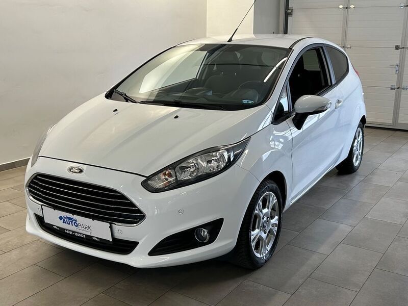 Weiß Gebraucht 2014 Ford Fiesta Trend Kleinwagen | 6.680 € (Fairer Preis) - Bild 1/4