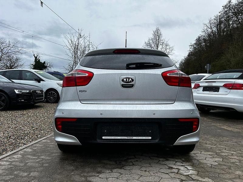 Gebraucht Kia Rio 86 PS (63 kW) 2016 Silber Kleinwagen