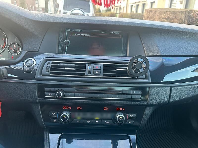 Silber Gebraucht 2012 BMW 520 Kombi | 6.500 € (Superpreis) - Bild 1/4