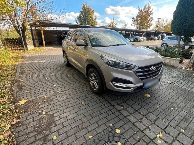 Gebraucht Hyundai Tucson 132 PS (97 kW) 2016 Grau SUV