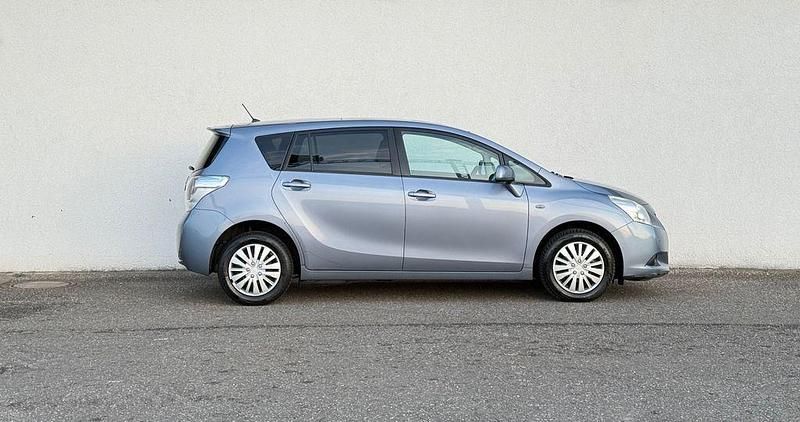 Gebraucht Toyota Verso Travel 147 PS (108 kW) 2013 Blau Van / Kleinbus