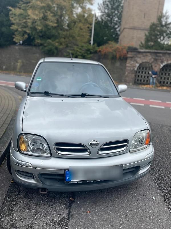 Grau Gebraucht 2001 Nissan Micra Kleinwagen | 1.450 € (Guter Preis) - Bild 1/4