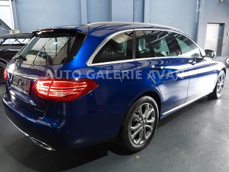 Gebraucht Mercedes C180 AMG line 156 PS (114 kW) 2018 Blau Limousine