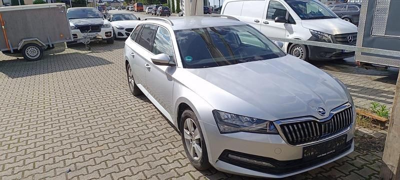 Silber Gebraucht 2021 Skoda Superb Kombi | 13.950 € (Superpreis) - Bild 1/4