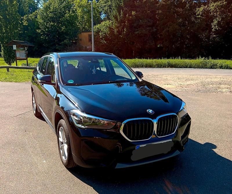 Schwarz Gebraucht 2020 BMW X1 SUV | 17.000 € (Guter Preis) - Bild 1/4