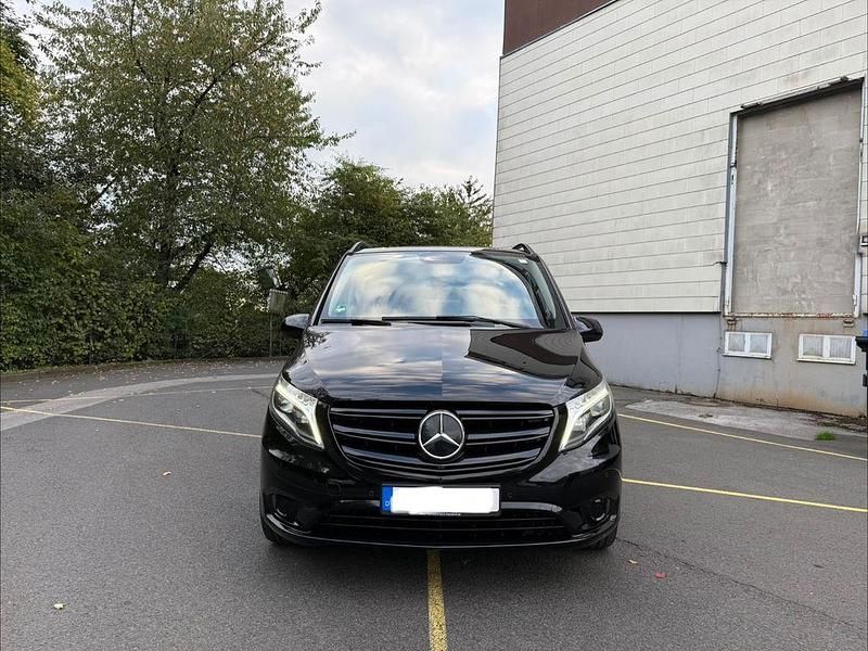 Schwarz Gebraucht 2021 Mercedes Vito Van / Kleinbus | 39.500 € (Etwas zu teuer) - Bild 1/4