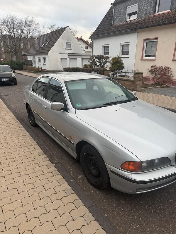 Gebraucht BMW 520 150 PS (110 kW) 1999 Silber Limousine