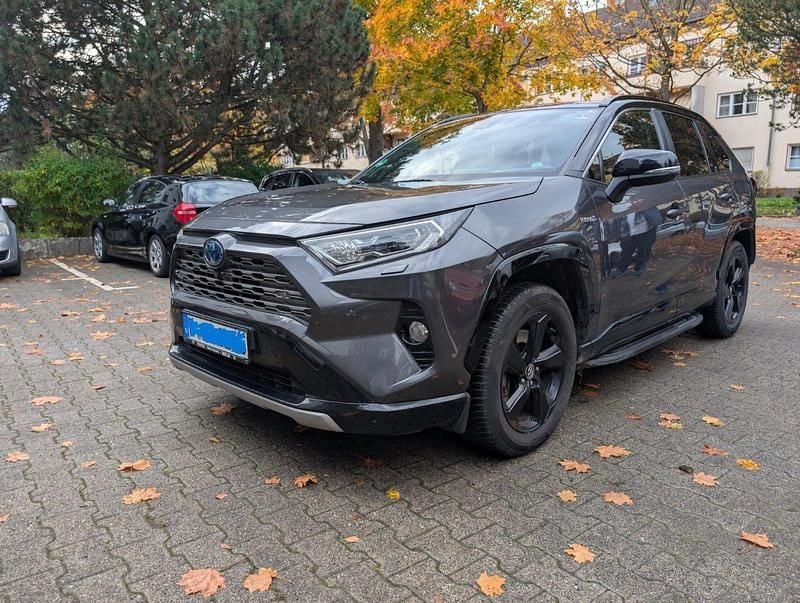 Grau Gebraucht 2019 Toyota RAV4 Hybrid Style SUV | 21.900 € (Guter Preis) - Bild 1/4