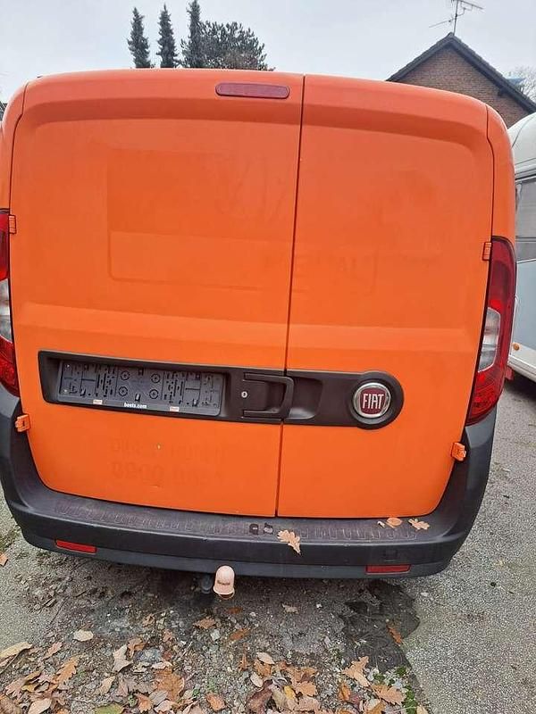 Gebraucht Fiat Doblò 75 PS (55 kW) 2016 Orange Van / Kleinbus