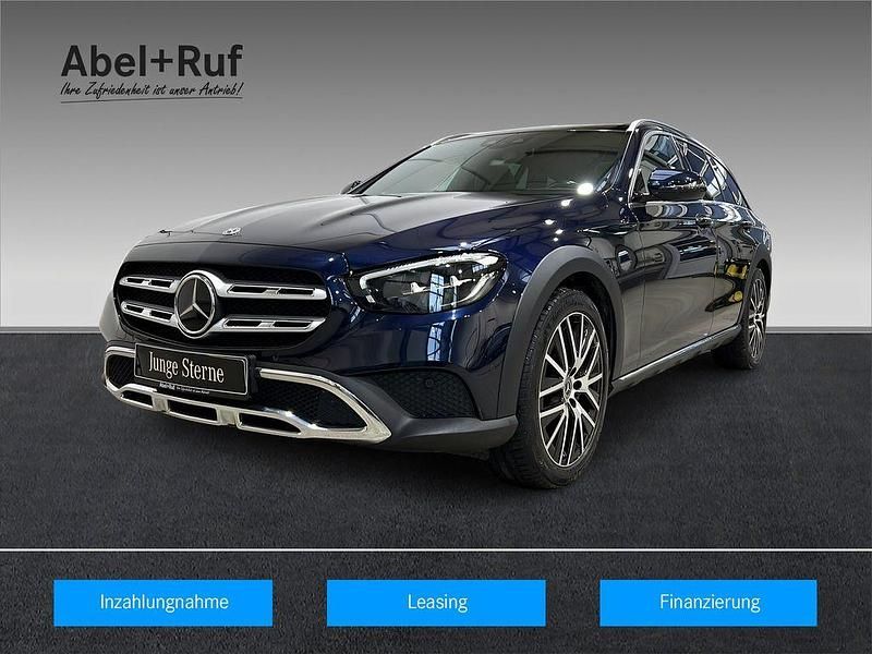 Blau Gebraucht 2022 Mercedes E400 Avantgarde Limousine | 47.989 € (Etwas zu teuer) - Bild 1/4