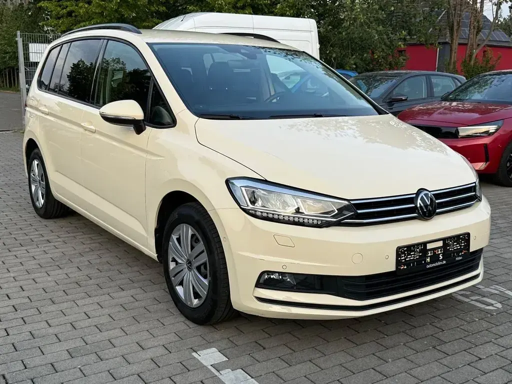 Gebraucht VW Touran 150 PS (110 kW) 2023 Beige Van / Kleinbus
