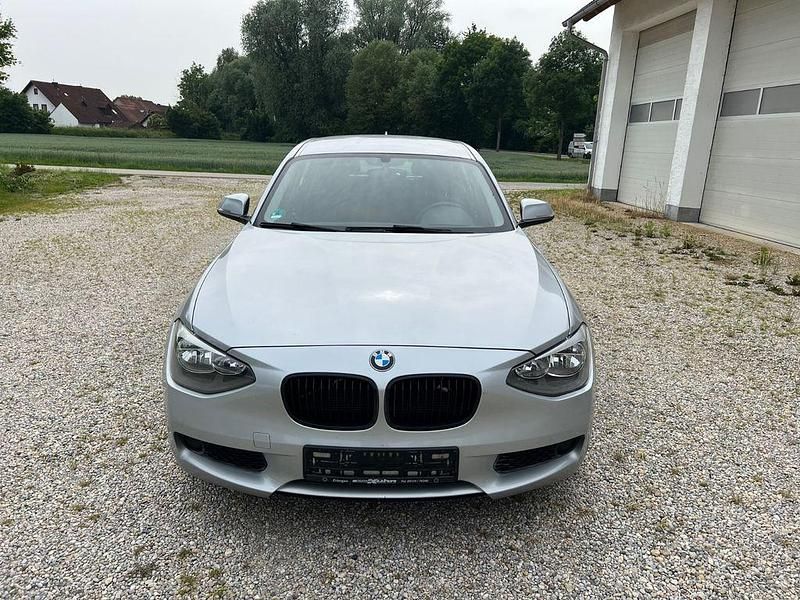 Silber Gebraucht 2012 BMW 114 Sport Line Kleinwagen | 3.700 € (Teuer) - Bild 1/4
