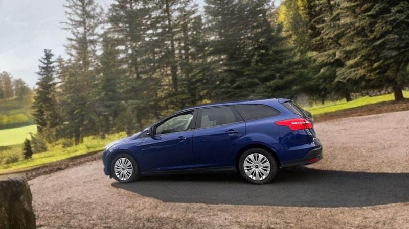 Gebraucht Ford Focus Business Edition 125 PS (91 kW) 2018 Blau Kombi