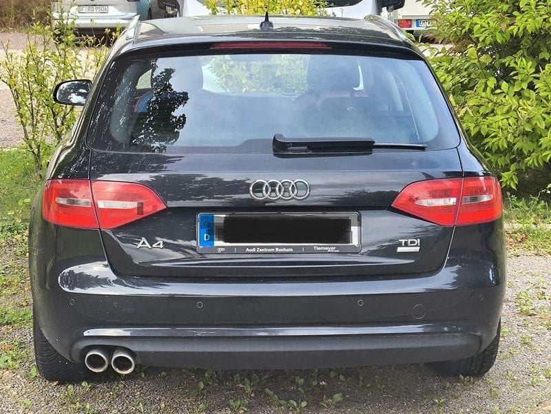 Second-hand Audi A4 Attraction 136 CP (100 kW) 2015 Negru Break