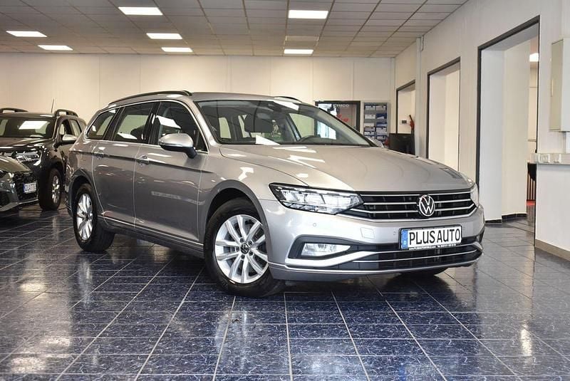 Silber Gebraucht 2021 VW Passat Business Limousine | 18.870 € (Guter Preis) - Bild 1/4