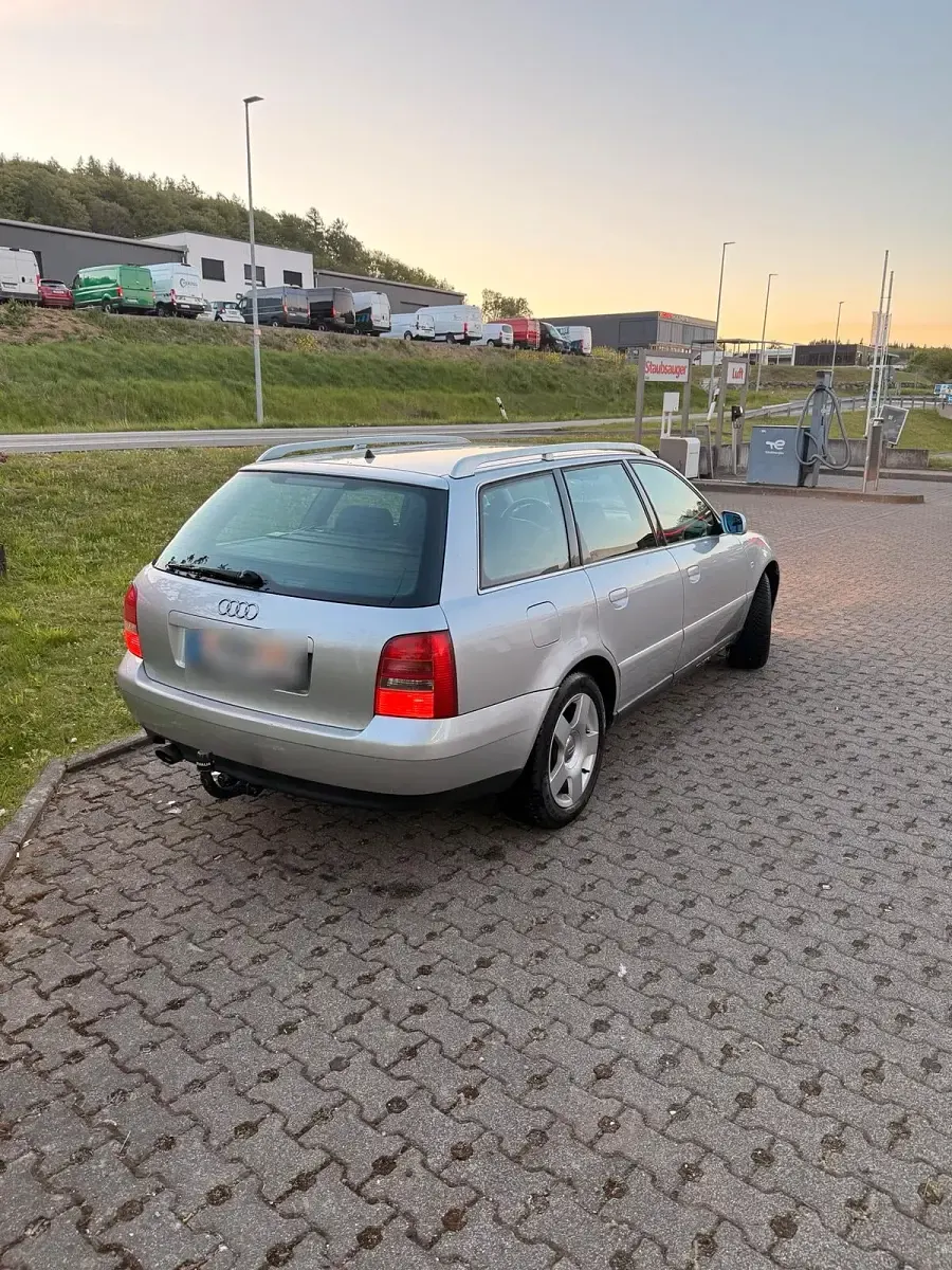 Używany Audi A4 125 KM (91 kW) 2000 Srebrny Kombi