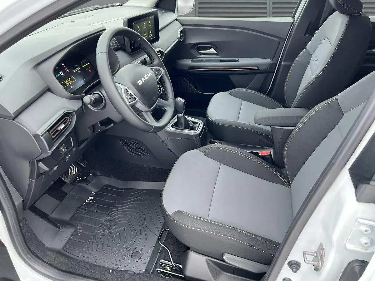 Neu Dacia Jogger Extreme 141 PS (103 kW) 2025 Arktisweiß Van / Kleinbus