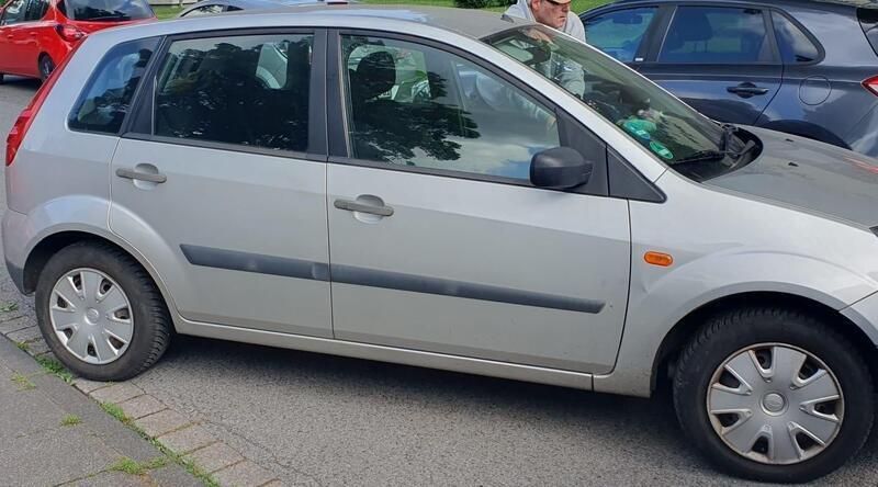 Silber Gebraucht 2006 Ford Fiesta Kleinwagen | 900 € (Superpreis) - Bild 1/3