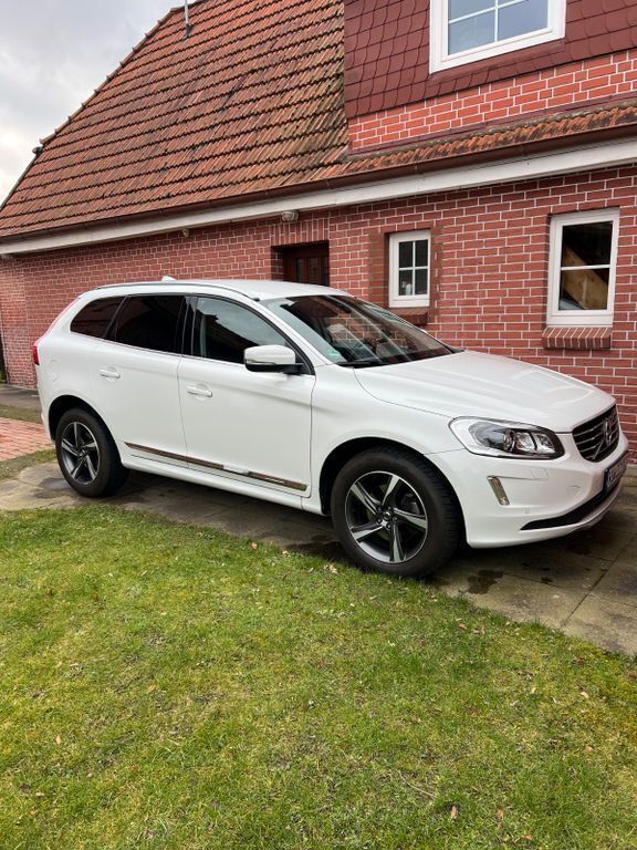 Weiß Gebraucht 2017 Volvo XC60 Summum SUV | 19.999 € (Superpreis) - Bild 1/4