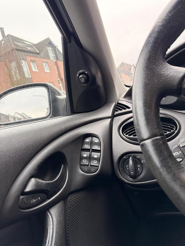 Usata Ford Focus 116 CV (85 kW) 2004 Station wagon