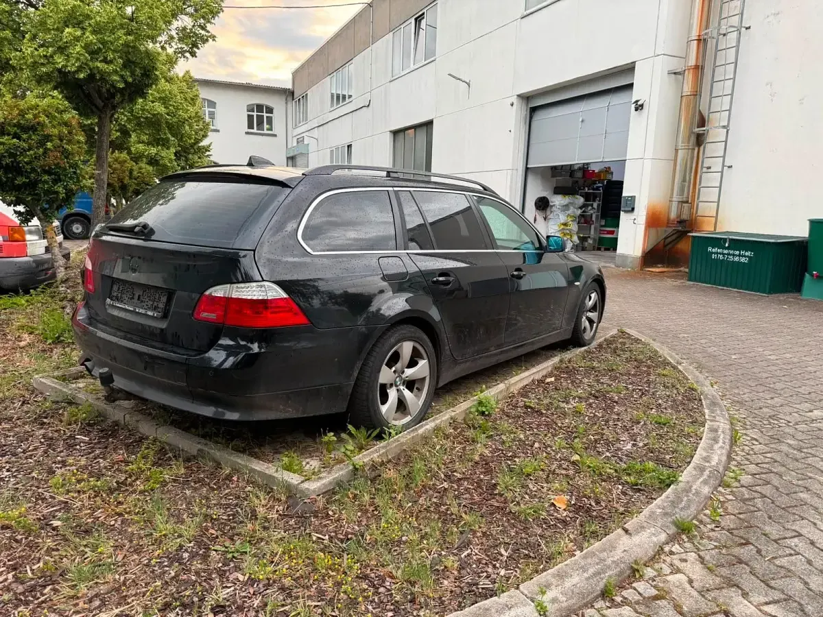 Gebraucht BMW 520 170 PS (125 kW) 2008 Schwarz Kombi
