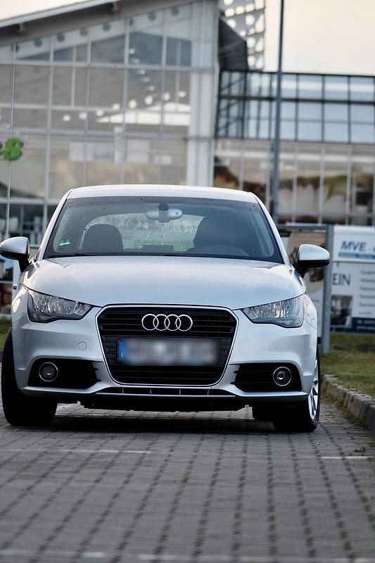 Silber Gebraucht 2013 Audi A1 Kleinwagen | 8.150 € (Guter Preis) - Bild 1/4