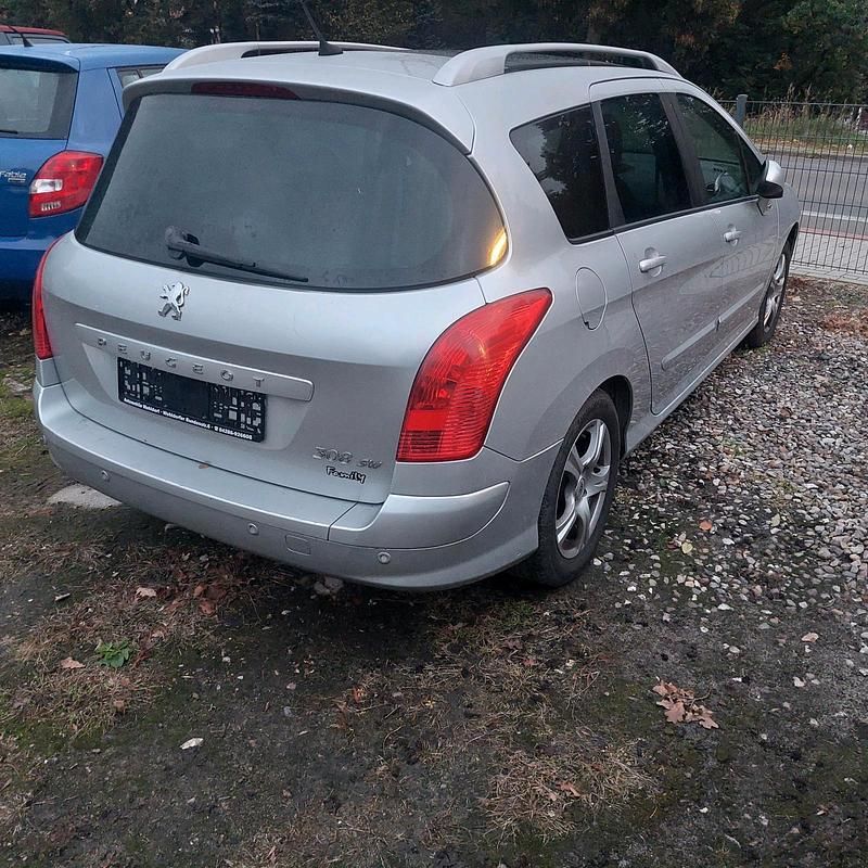 Gebraucht Peugeot 308 SW 112 PS (82 kW) 2011 Silber Kombi