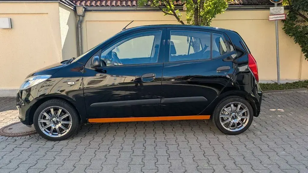Gebraucht Hyundai i10 Edition 69 PS (50 kW) 2012 Schwarz Kleinwagen