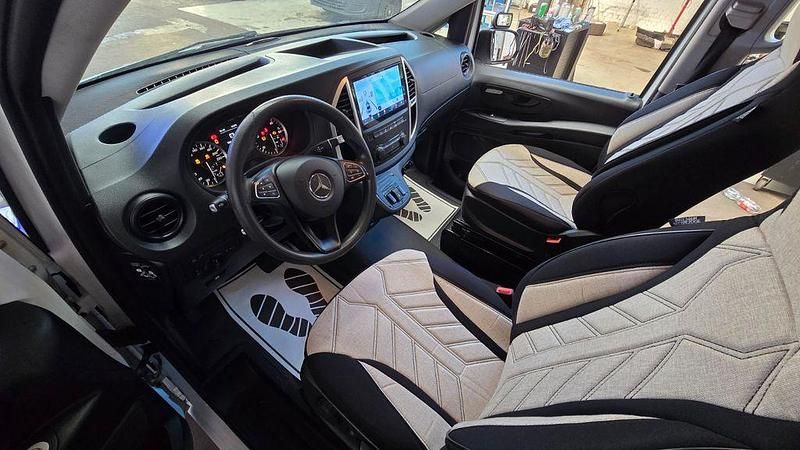 Weiß Gebraucht 2016 Mercedes V230 Van / Kleinbus | 21.200 € - Bild 1/4