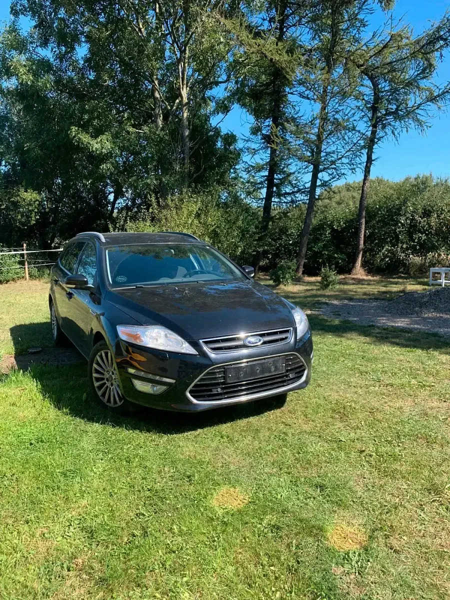 Gebraucht Ford Mondeo Titanium 141 PS (103 kW) 2012 Schwarz Kombi