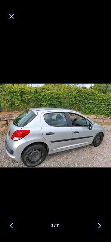 Gebraucht Peugeot 207 73 PS (53 kW) 2008 Silber Kleinwagen