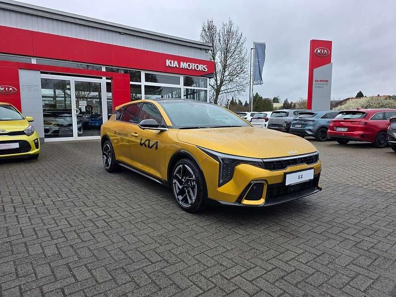 Neu Kia K4 GT-Line 179 PS (131 kW) 2026 Sparkling yellow metallic Limousine